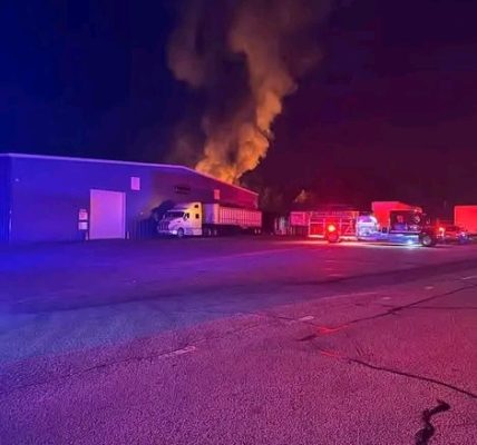 Toccoa, Georgia – Fire crews battled a massive blaze late Thursday night that tore through a commercial building along Highway 123 at East Tugalo Street