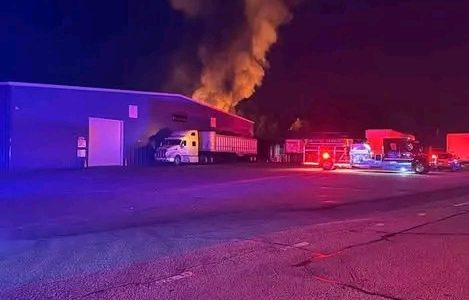 Toccoa, Georgia – Fire crews battled a massive blaze late Thursday night that tore through a commercial building along Highway 123 at East Tugalo Street