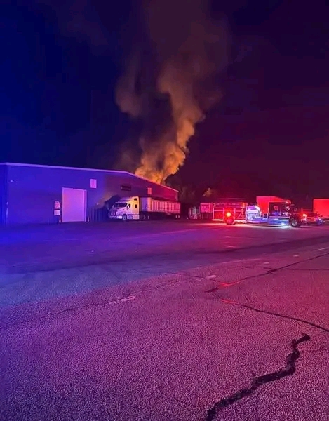 Toccoa, Georgia – Fire crews battled a massive blaze late Thursday night that tore through a commercial building along Highway 123 at East Tugalo Street