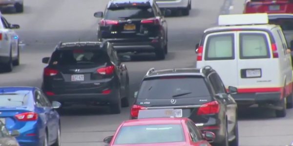 Crash on Dan Ryan Expressway blocks lanes during morning commute