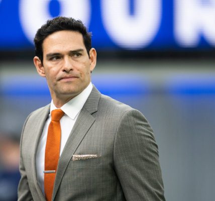 Ex-NFL star Mark Sanchez now faces felony charges after ‘stabbing over a parking spot,’ prosecutor say