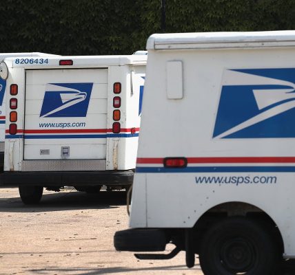 ‘Just heartbreaking’: USPS worker shot in face by delivery man after fight in Washington apartment complex, cops say