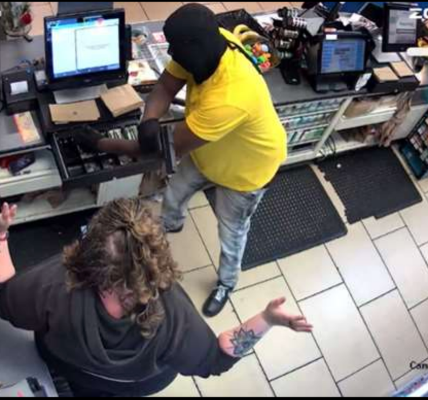 Florida man robs $7K worth of lottery scratch-offs from convenience store, goes back to redeem winners, feds say