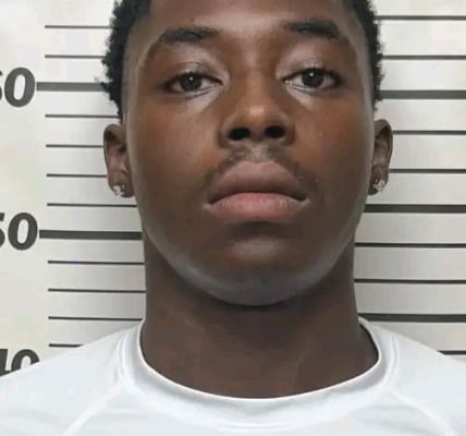 LELAND, MISSISSIPPI — What began as a night of celebration turned into a scene of horror when gunfire erupted just after midnight during Leland High School’s homecoming celebration,
