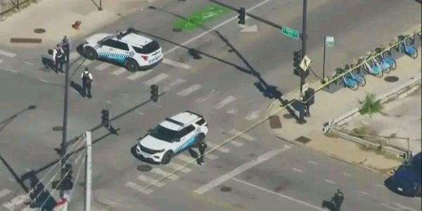 Chicago – A 35-year-old man was shot by police Thursday after allegedly fleeing officers while armed with a handgun on the city’s South Side, authorities confirmed.