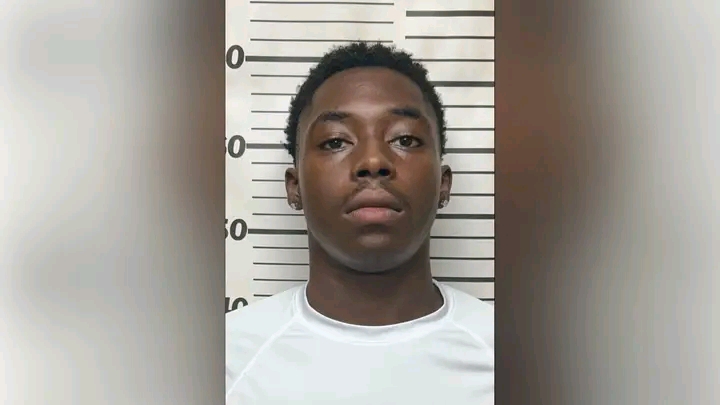 Heidelberg – Tylar Jarod Goodloe, 18, is wanted for questioning in connection with a fatal shooting that occurred during the high school homecoming football game, authorities confirmed Friday