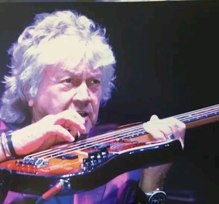 London, England– The world of rock music is mourning the loss of John Lodge, the legendary bassist, vocalist, and songwriter for the iconic British band The Moody Blues, who passed away at the age of 82