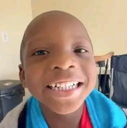Pontiac, Michigan — A terrifying moment inside a quiet home turned into a story of courage and love when a three-year-old boy saved his mother’s life after she suffered a seizure while cooking dinner.