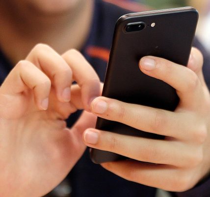 Criminal gangs in China have made more than $1 billion by targeting Americans with annoying texts: report