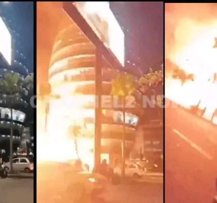 GUAYAQUIL, ECUADOR — A deadly explosion outside Mall del Sol on Monday evening claimed the life of a taxi driver, leaving the community in shock and prompting a massive security response.