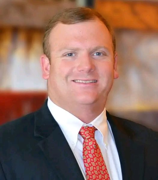 In Mobile, Alabama, the community is mourning the loss of Thomas “Tom” Leatherbury, a respected real estate agent and cherished friend who passed away recently. Known for his professionalism