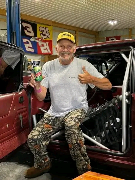 Porter Township, Pennsylvania – Tragedy struck late at night on Route 402 when a man lost control of his vehicle and crashed into a tree on a winding stretch of road