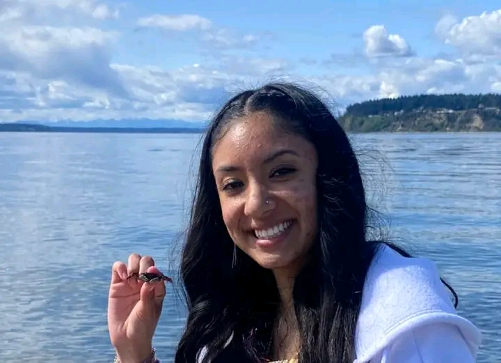 Parkland, Washington — A routine morning drive turned fatal when a young woman lost her life in a violent collision caused by a fleeing felon, leaving her family, friends, and community in shock.