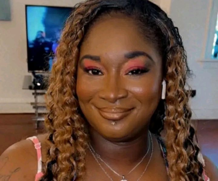 Fuller Park, Chicago — A late-night bus stop turned fatal when a 40-year-old woman was shot just as she stepped off a private vehicl in a tragic point-blank attack that claimed her life.