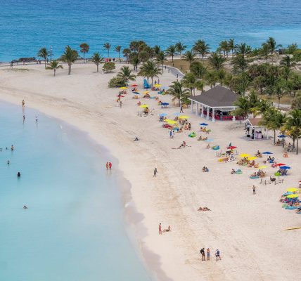 Eight Americans arrested in the Bahamas after ‘high-powered weapons’ and cash allegedly found on their boat