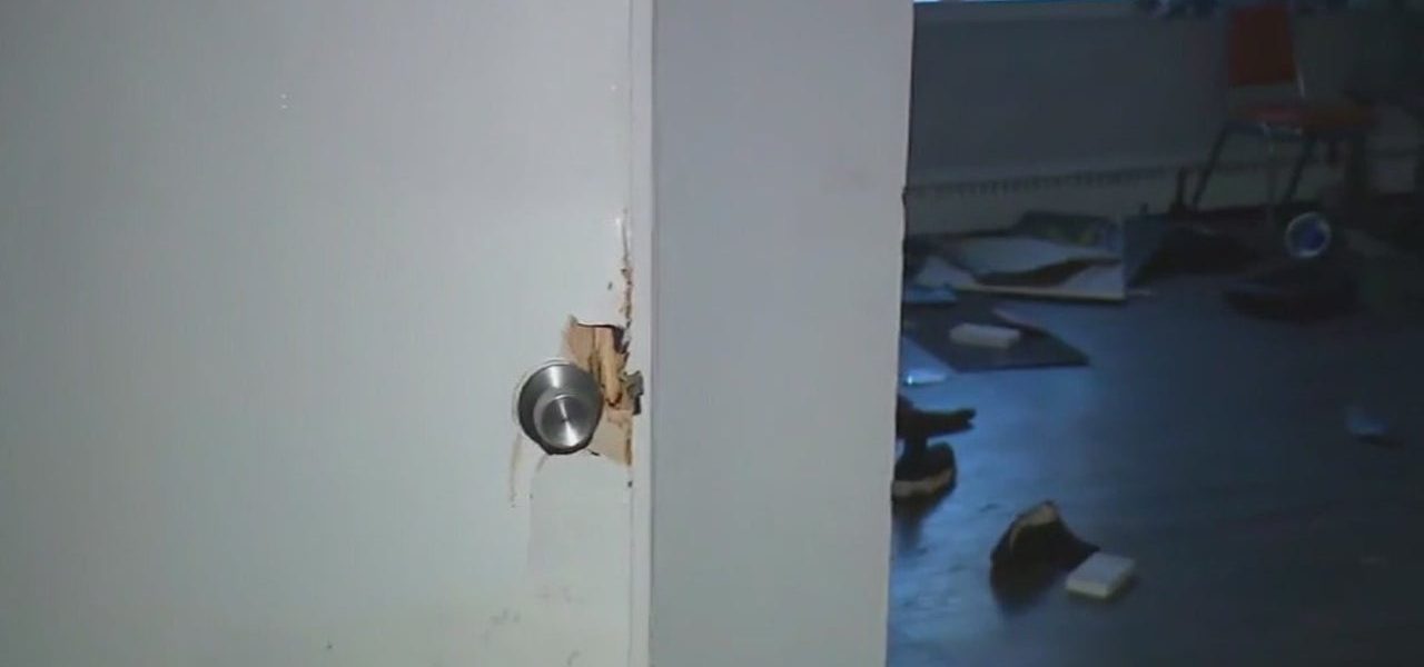 'ICE is not about safety': Chicago residents, lawmakers condemn raid in South Shore