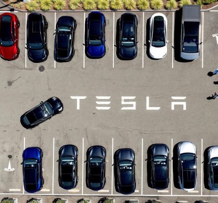 Florida — A heartbreaking tragedy has led to a growing legal battle as the parents of two students killed in a fiery Tesla crash have filed a lawsuit against the company,