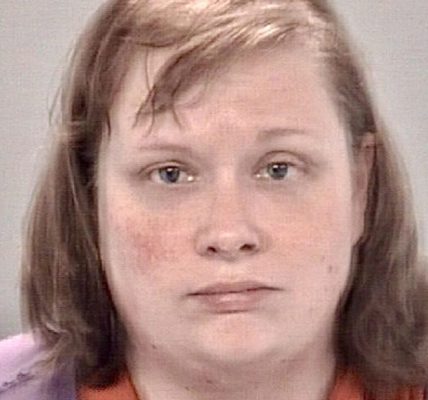 Pasco County, Florida — A heartbreaking tragedy has shaken the quiet community of Land O’ Lakes after the death of a young child led to the arrest of his mother
