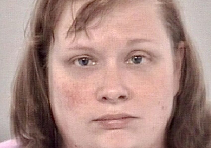 Pasco County, Florida — A heartbreaking tragedy has shaken the quiet community of Land O’ Lakes after the death of a young child led to the arrest of his mother