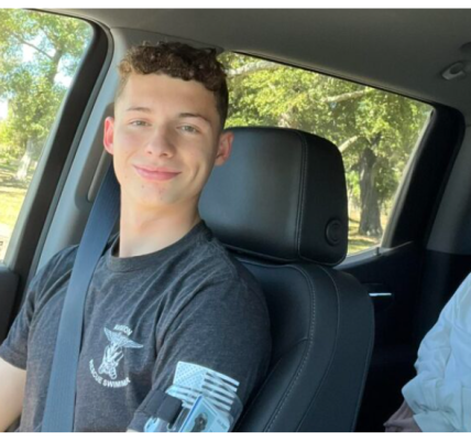 Jacksonville, Florida — Stone Fox, a United States Navy rescue swimmer from Lafayette, Louisiana, tragically lost his life in a motorcycle accident that occurred over the weekend