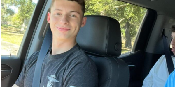 Jacksonville, Florida — Stone Fox, a United States Navy rescue swimmer from Lafayette, Louisiana, tragically lost his life in a motorcycle accident that occurred over the weekend