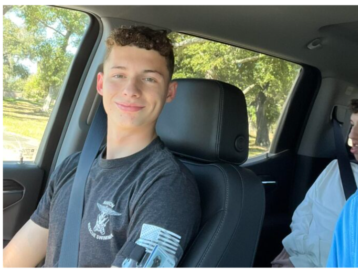 Jacksonville, Florida — Stone Fox, a United States Navy rescue swimmer from Lafayette, Louisiana, tragically lost his life in a motorcycle accident that occurred over the weekend