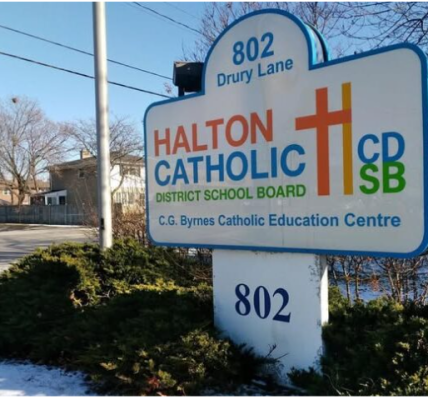 Ontario, Canada – The Halton Catholic District School Board is grieving the sudden passing of Courtney Reynolds, a cherished member of its community whose death has left colleagues, students, and families in deep sorrow
