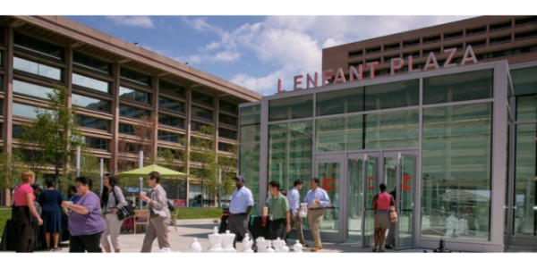 Washington, D.C. — A frightening incident at one of the city’s busiest transit hubs left commuters and office workers shaken Friday afternoon