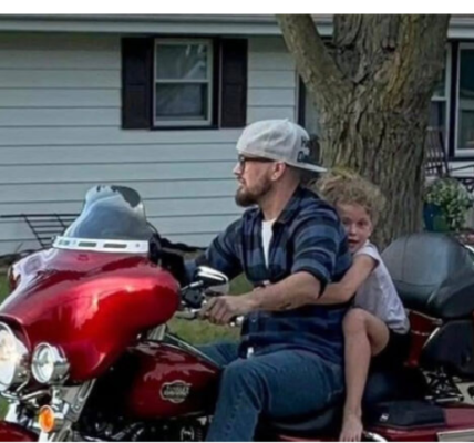 Braidwood, Illinois — A deep sense of sorrow has blanketed the community following the tragic death of 31-year-old Trevor Waddell, who lost his life in a motorcycle accident along Illinois Route 17 in Kankakee County on Sunday morning.