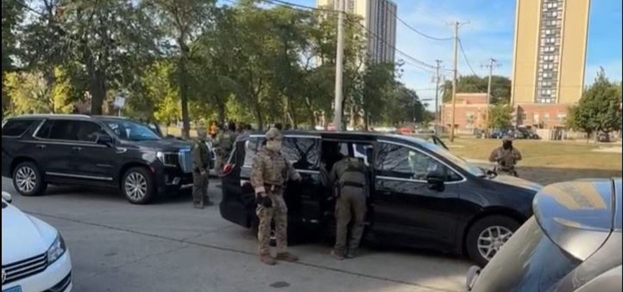 ICE detains 4 people outside Chicago homeless shelter, officials say