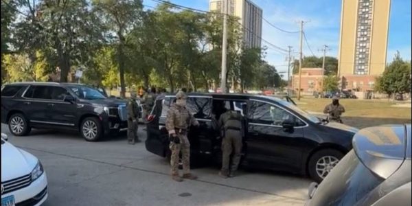 ICE detains 4 people outside Chicago homeless shelter, officials say