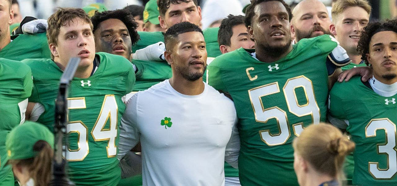 Leonard Moore has 2 interceptions and No. 21 Notre Dame beats Boise State 28-7