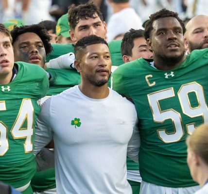 Leonard Moore has 2 interceptions and No. 21 Notre Dame beats Boise State 28-7