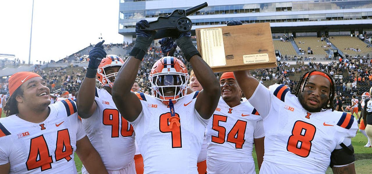 Altmyer throws for career-high 390 yards and No. 22 Illinois beats Purdue 43-27