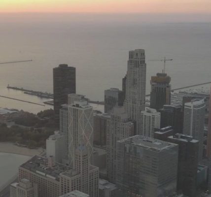 Chicago weather: Unseasonably warm temps continue Sunday
