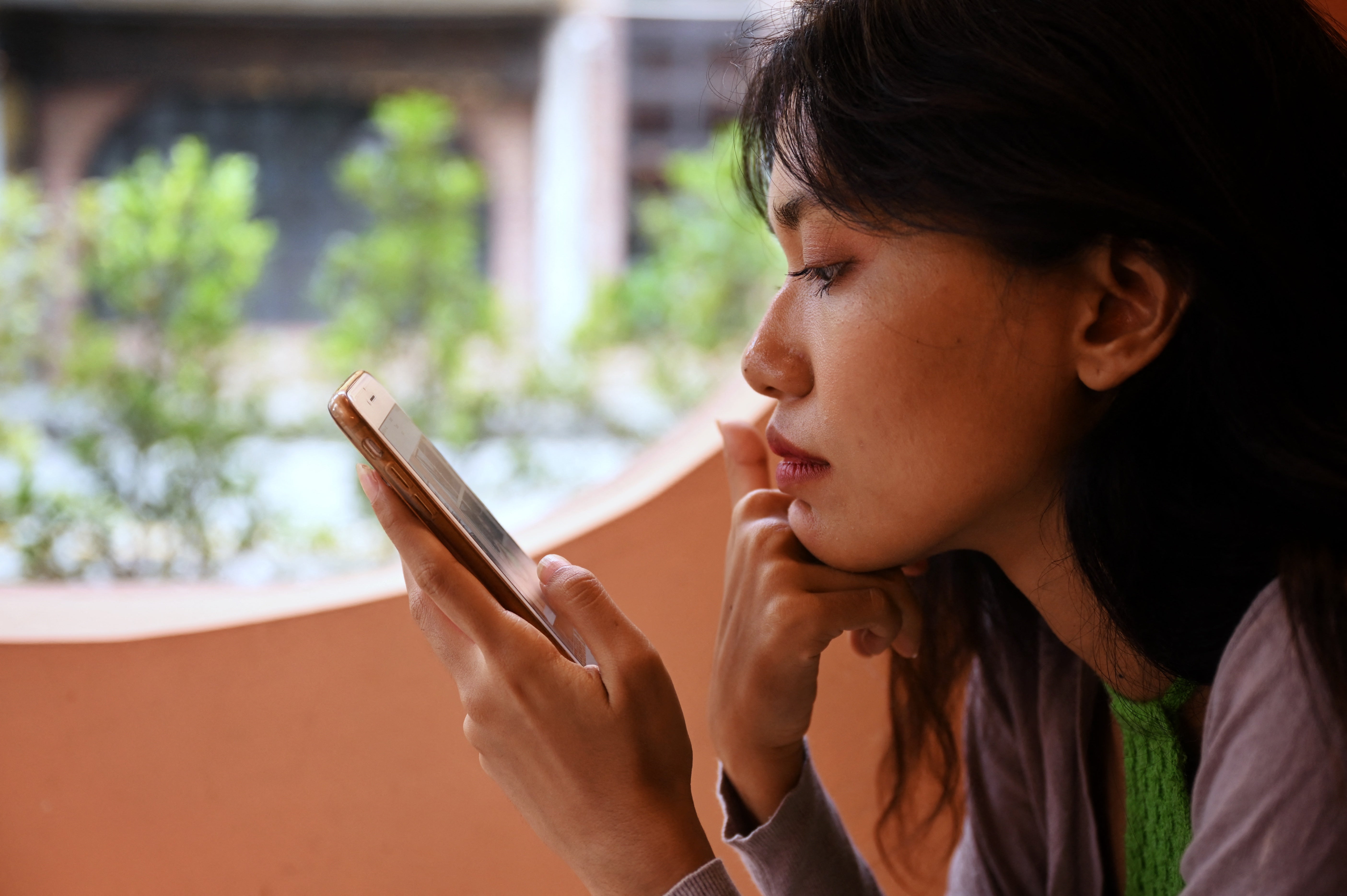 Fraudsters are impersonating real estate agents by posting real listings with remarkably affordable price tags, luring in prospective tenants